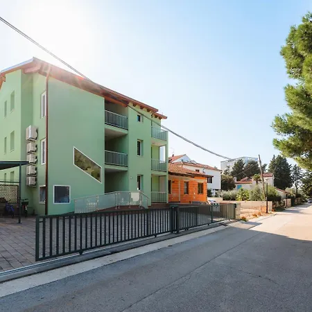 Апартаменты Malerisches Nur 280 Meter Zum Mit Grill, Klima, Wifi Умаг